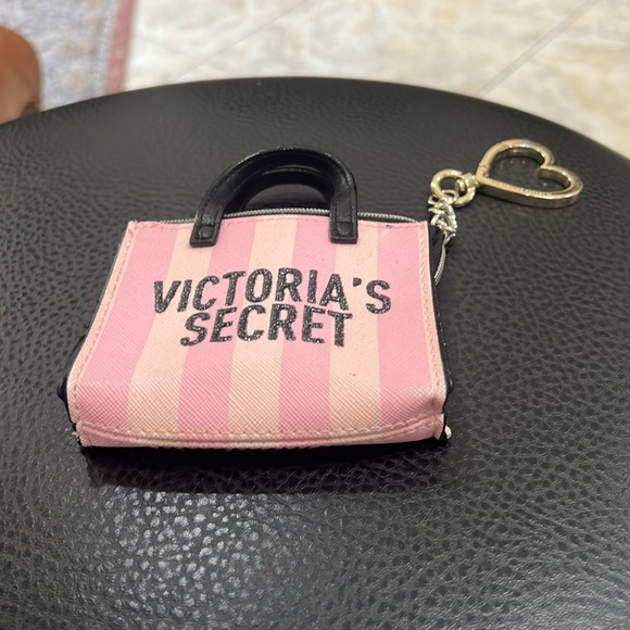 Victoria’s Secret - Picture 2 of 10